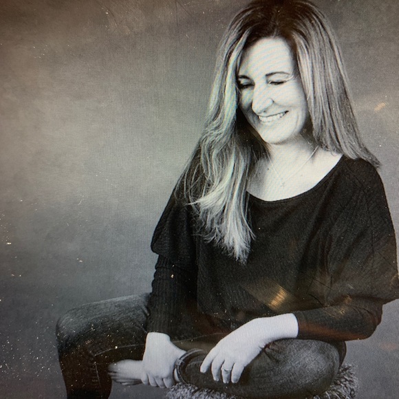 Meet your Posher, Andrea - Picture 1 of 1